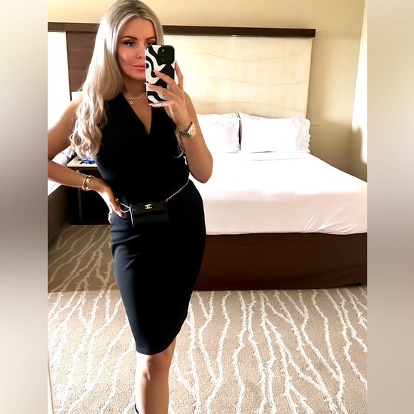 CHANEL Lambskin Quilted Pearl Crush Card Holder With Chain Black - Picture 2 of 11